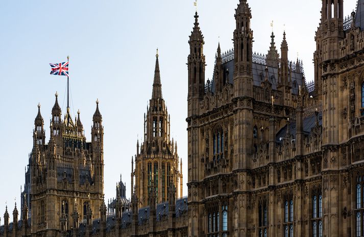 Breska þingið hyggur á lagasetningu gegn kyrkingum.