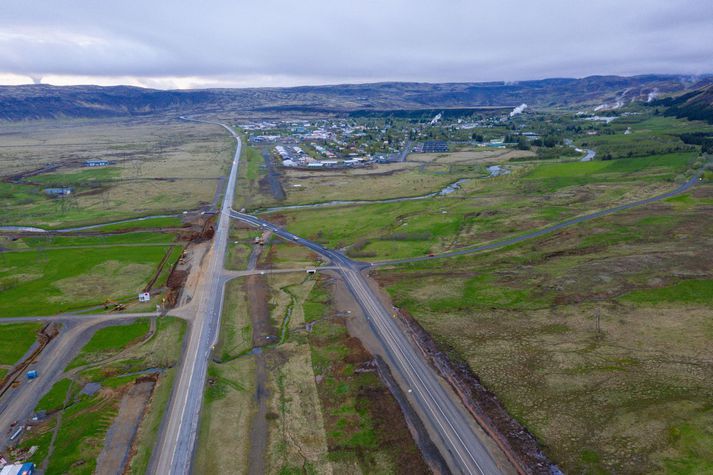 Lokunin stendur til klukkan 6 í fyrramálið. 