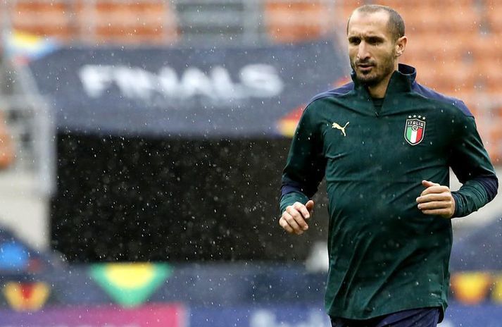 Giorgio Chiellini á æfingu með ítalska landsliðinu fyrir leikinn á San Siro í kvöld.