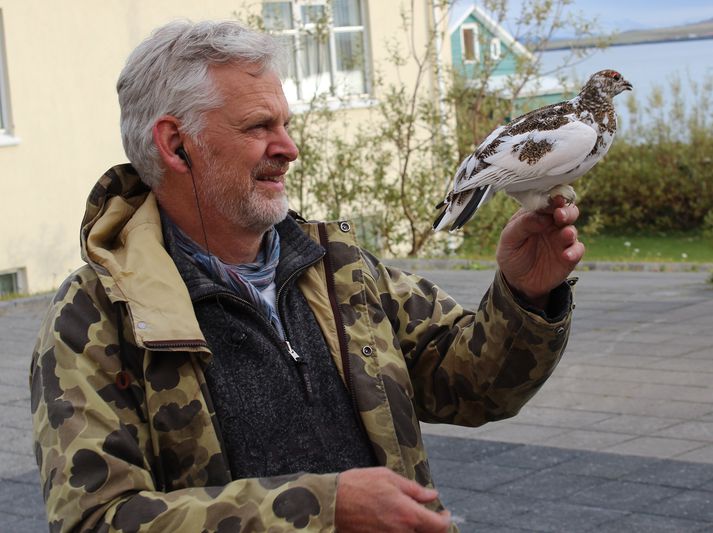 Ólafur úti í Hrísey árið 2013 við rannsóknir á rjúpunni. Hann hefur ekki skotið rjúpu nú í tíu ár.