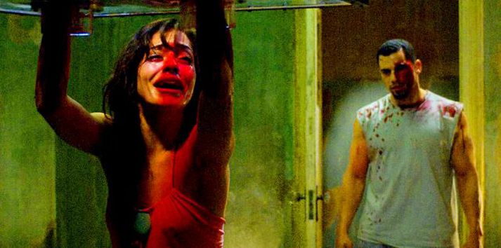 Saw II - Jigsaw er mættur til leiks á ný en átta manneskjur er fastar í kjallar og reyna að berjast fyrir lífi sínu.