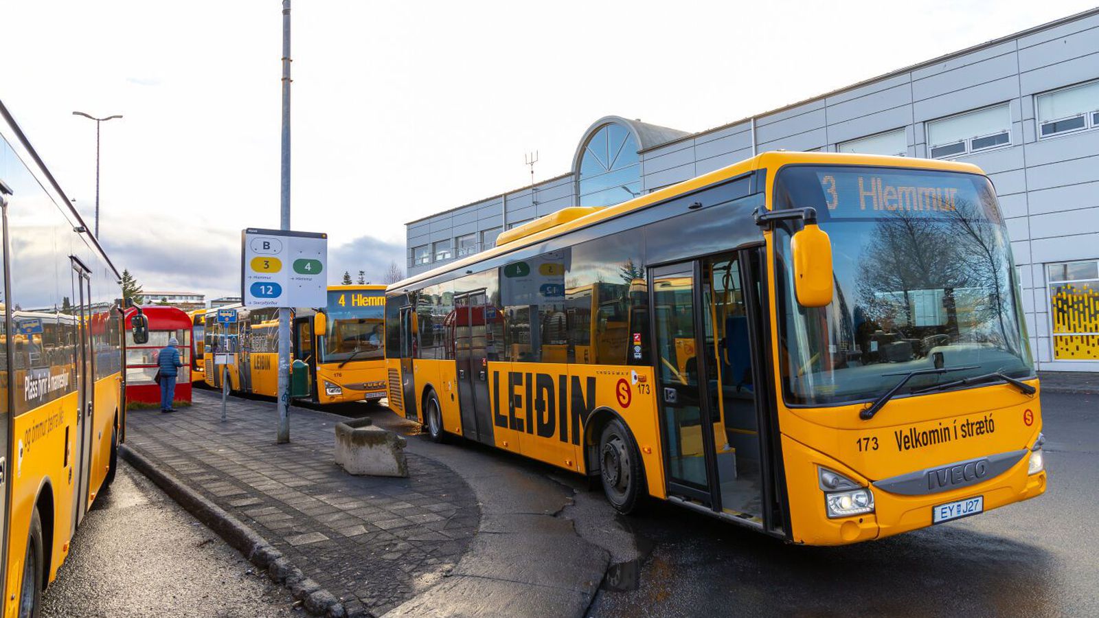Hnökrar í inn­leiðingu á gjaldfrjálsum strætó fyrir reyk­vísk ung­menni