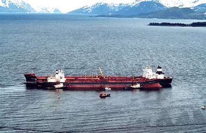 Exxon Valdez strandið 1989: 40 þúsund tonn af hráolíu láku úr skipinu.