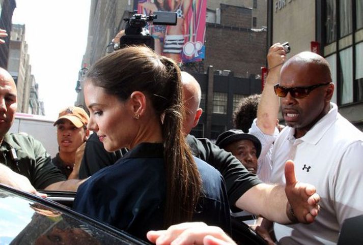 Þessi mynd af Katie Holmes náðist í New York í gær.