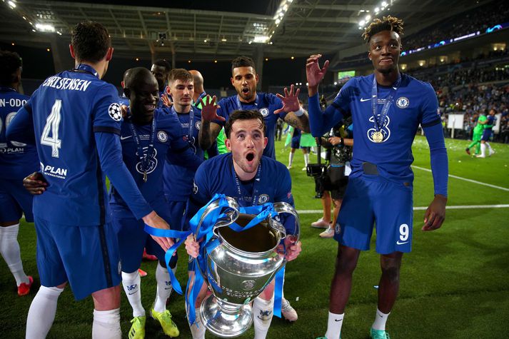 Ben Chilwell fagnar sigri í Meistaradeild Evrópu.