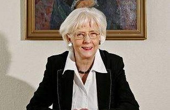 Jóhanna Sigurðardóttir Í stjórnarsáttmálanum er kveðið á um fækkun ráðuneyta með sameiningu á kjörtímabilinu. Á laugardaginn sagðist ráðherra vilja ráðast í fækkunina á þessu ári.