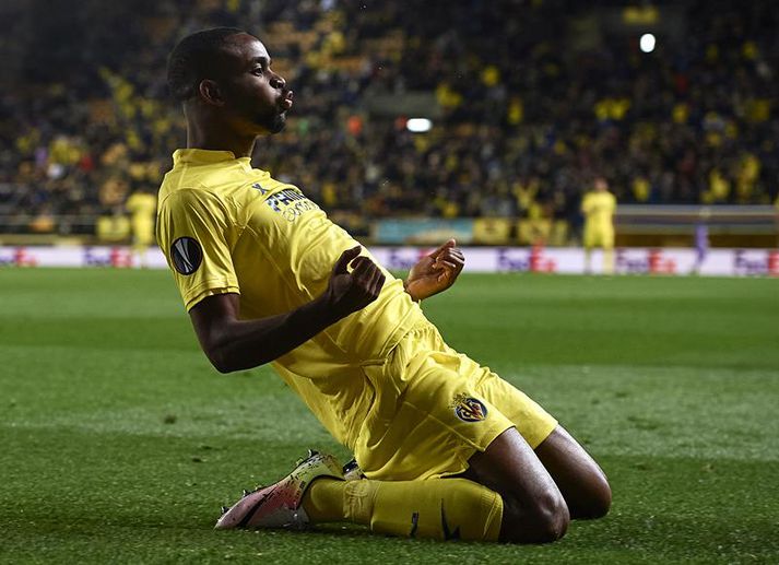Bakambu fagnar öðru marka sinna fyrir Villarreal í kvöld.