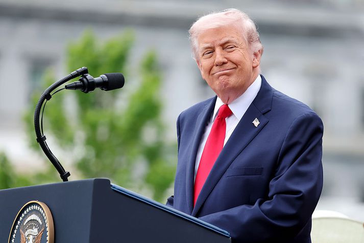 Donald Trump forseti Bandaríkjanna segist ekki þurfa samþykki þingsins fyrir stríðsrekstrinum í Íran.