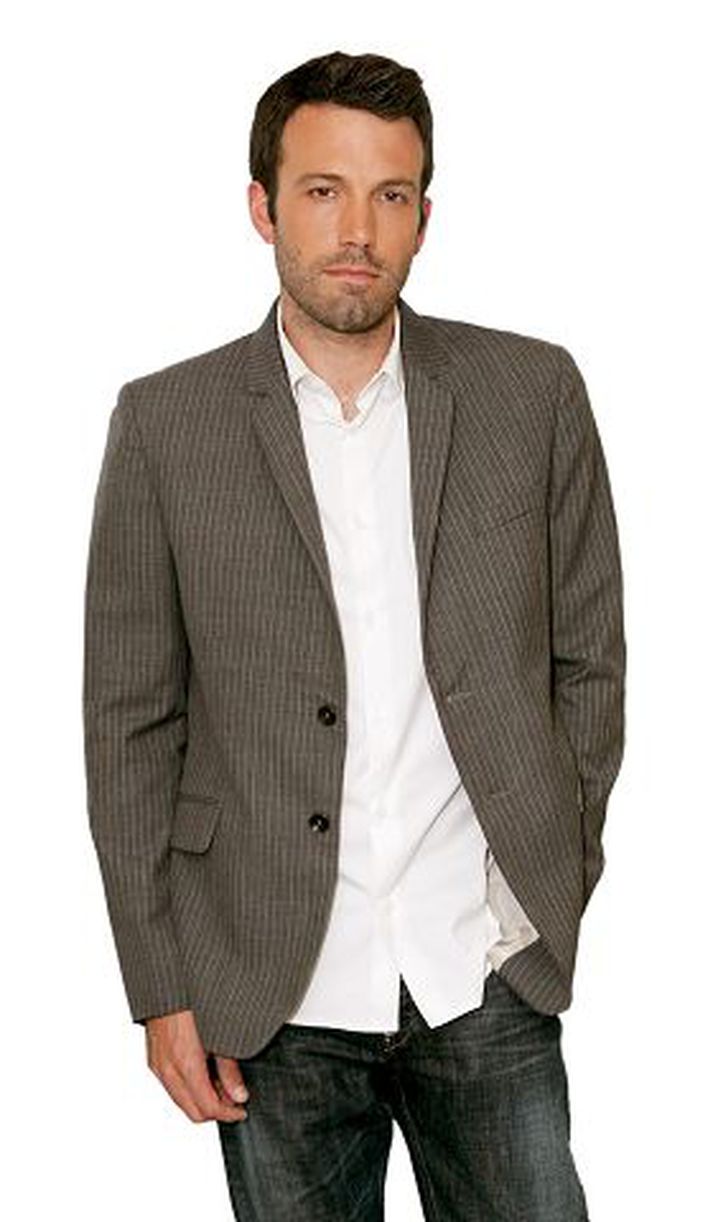 Heimavinnandi Ben Affleck verður einn heima með dætur sínar næstu mánuði á meðan Jennifer Garner leikur í kvikmynd.