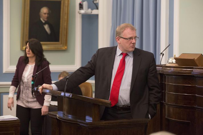 Árni Þór Sigurðsson á rétt á 630 þúsund krónum á mánuði næsta hálfa árið.