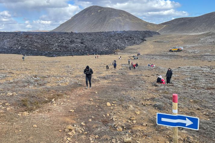 Hraunkanturinn eins og hann hefur verið síðustu daga í nafnlausa dalnum. Almannavarnir eru viðbúnar því að ryðja upp varnargörðum þarna í von um að geta hindrað frekari framrás hraunsins í þessa átt.