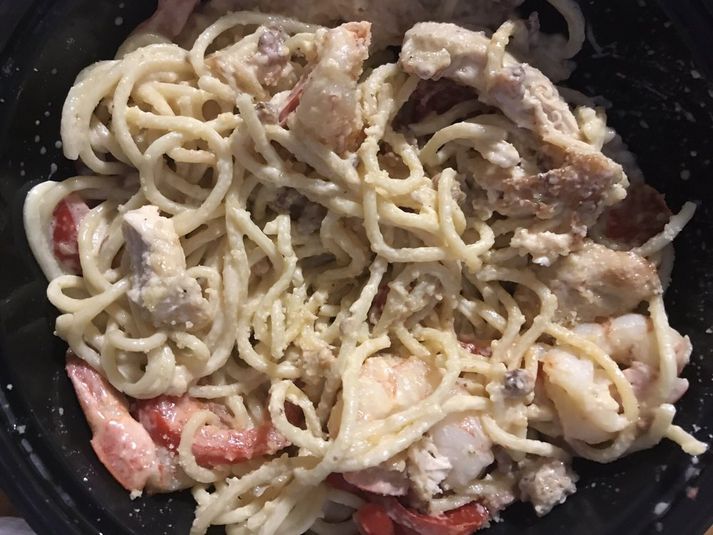 Þetta pasta er ekki girnilegt frekar en það sem tugur íslenskra fjölmiðlamanna fékk sér á veitingastað í Gelindzhik í gær.