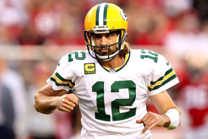 Aaron Rodgers fagnar í sigri Green Bay Packers á San Francisco 49ers á Levi's leikvanginum.