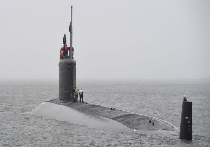 USS Oregon (SSN-793) á siglingu.