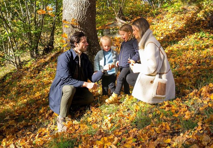 Karl Filipps prins og Soffía eiginkona hans með sonunum Alexander og Gabríel.