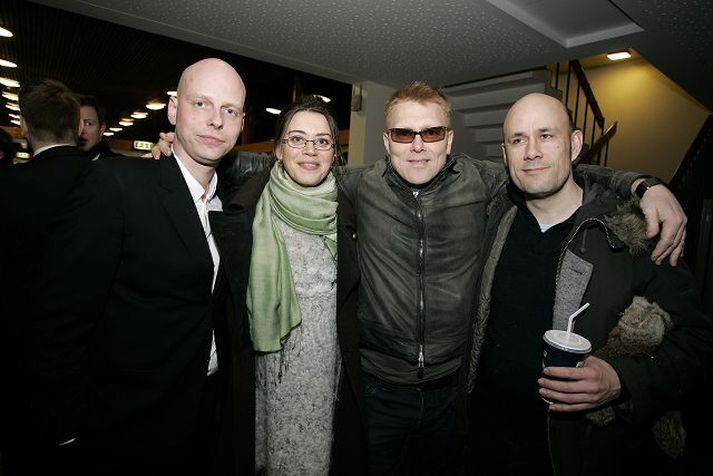 Ragnar ásamt þeim Charlotte Böving, Jóni Gnarr og Benedikt Erlingssyni. Ragnar sendi ráðamönnum þjóðarinnar kaldar kveðjur á frumsýningu þjóðarinnar og sagði þá vera að slátra kvikmyndagerð á altari niðurskurðar.
Fréttablaðið/Daníel