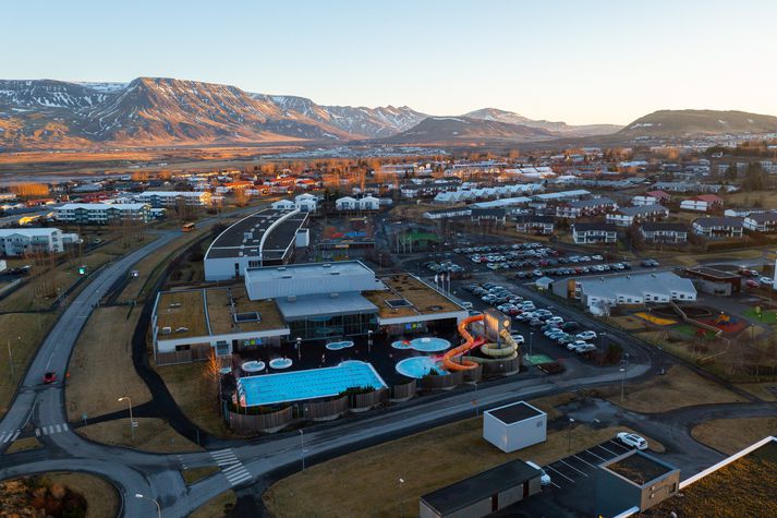 Verið er að kanna hvað veldur rafmagnsleysinu.