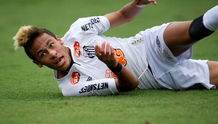Neymar í leik með Santos.