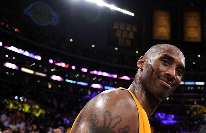 Kobe Bryant spilaði allan sinn feril með Los Angeles Lakers og kallaði sig Black Mamba. Hann hannaði sérstaka Black Mamba treyju á sínum tíma.