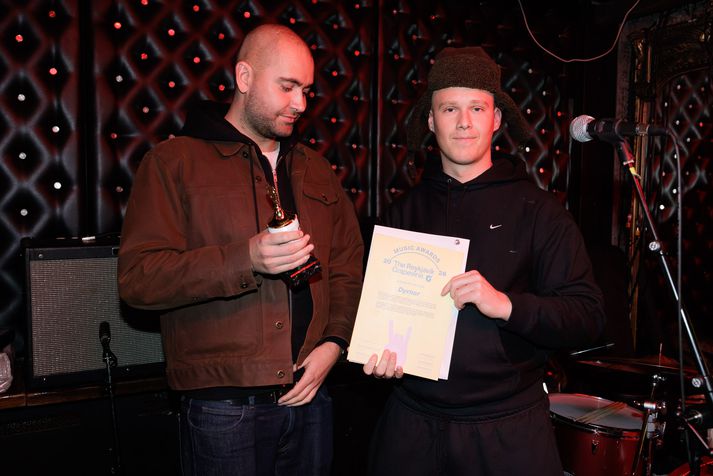 Marteinn Bangerboy og Birnir tóku á móti verðlaunum fyrir Dyrnar sem bestu plötu ársins.