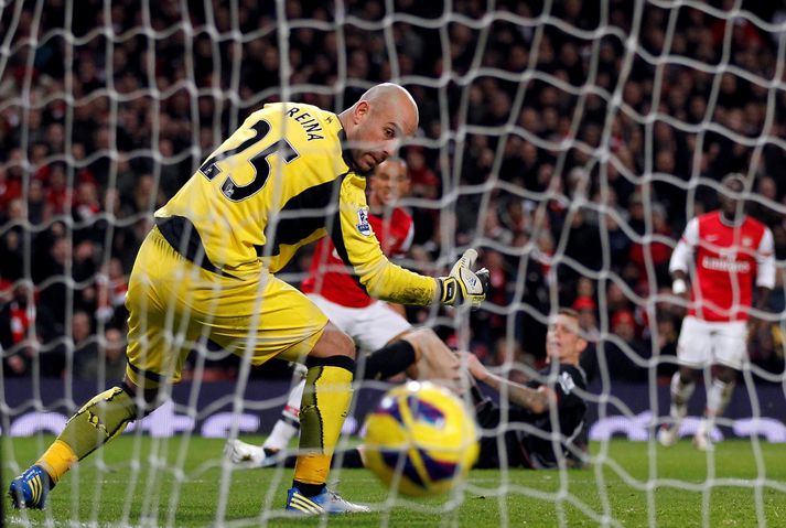 Walcott jafnar hér leikinn með firnaföstu skoti.