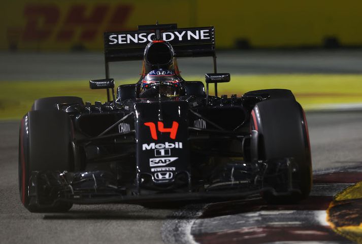 Fernando Alonso ætlar að vera áfram hjá McLaren.