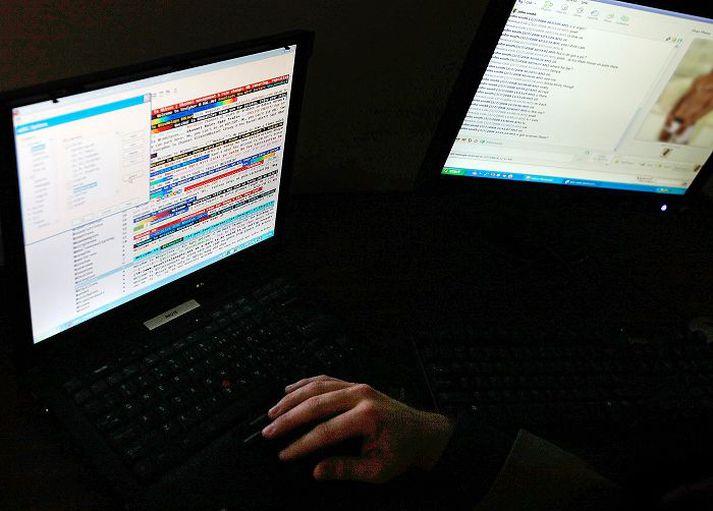 Félag um stafrænt frelsi á Íslandi varar við upptöku síu sem lokar á vefumferð. Þótt tilgangurinn sé að vinna gegn dreifingu á efni sem sýnir börn á kynferðislegan hátt sé veruleikinn sá að sían sé gagnslítil og takmarki lögleg samskipti.