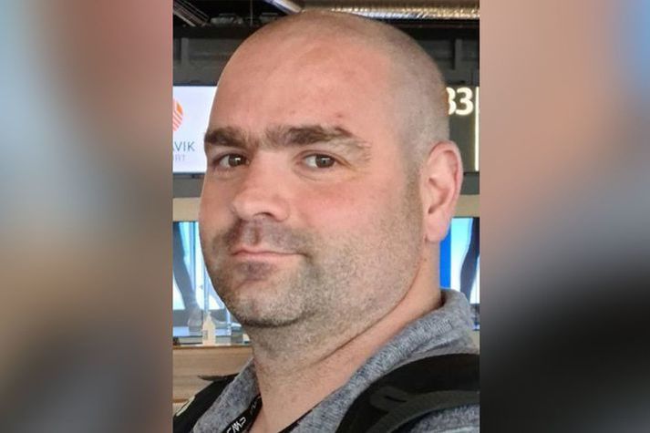 Lögregla hefur leitað að Stefáni Arnari Gunnarssyni, 44 ára síðustu daga. Hlé hefur verið gert á leit fram á mánudag.  