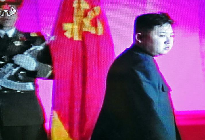 Sárafátt er vitað um Kim Jong Un, sem nú tekur við sem ríkisleiðtogi í Norður-Kóreu. Í gær vottaði hann föður sínum virðingu, þar sem lík hins látna var til sýnis í glerkistu.
nordicphotos/AFP