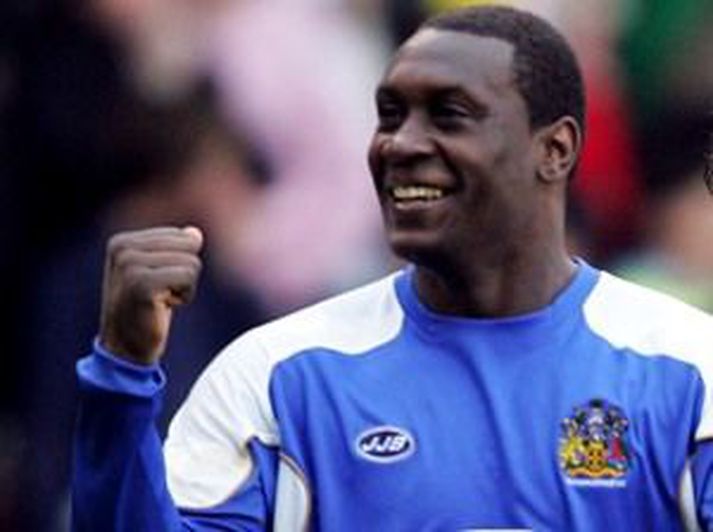 Emile Heskey fór meiddur af leikvelli í dag.