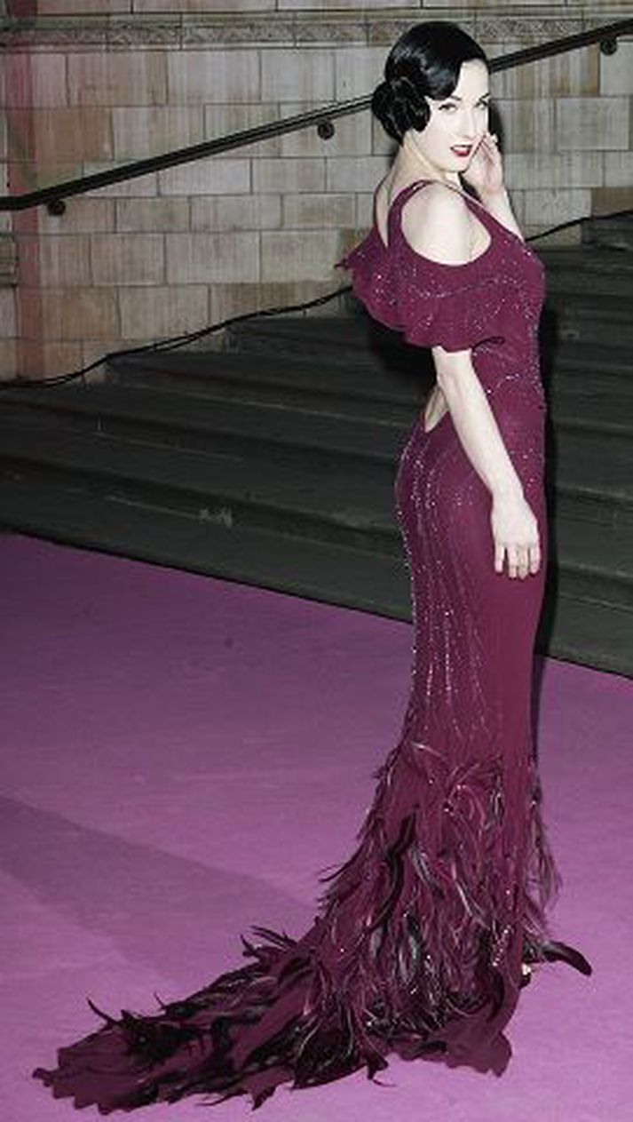 Dita von teese dansaði á einkasýningu þar aðeins valdir einstaklingar fengu að mæta og sjá.