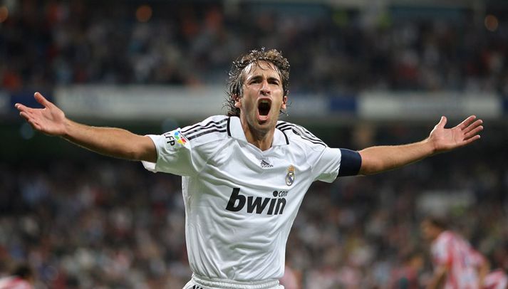 Raul fagnar einu af mörgum mörkum sínum með Real Madrid.