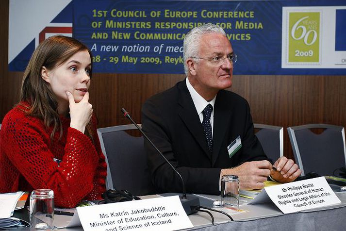 Katrín Jakobsdóttir menntamálaráðherra og Philippe Boillat af fastaskrifstofu Evrópuráðsins kynna dagskrá fundarins á Hótel Nordica í gær. 
fréttamblaðið/stefán