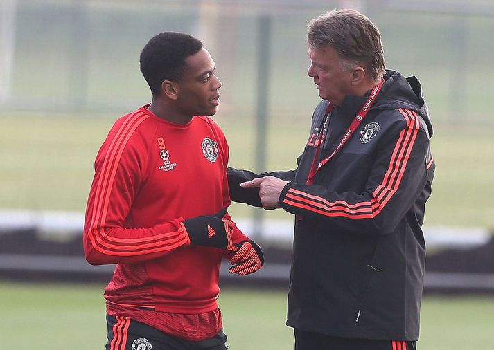 Van Gaal er duglegur að segja Martial til.
