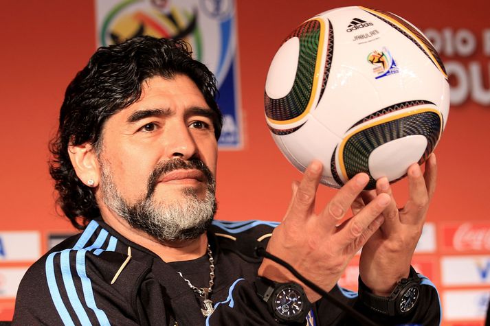 Diego Maradona lést árið 2020, þá sextugur að aldri.