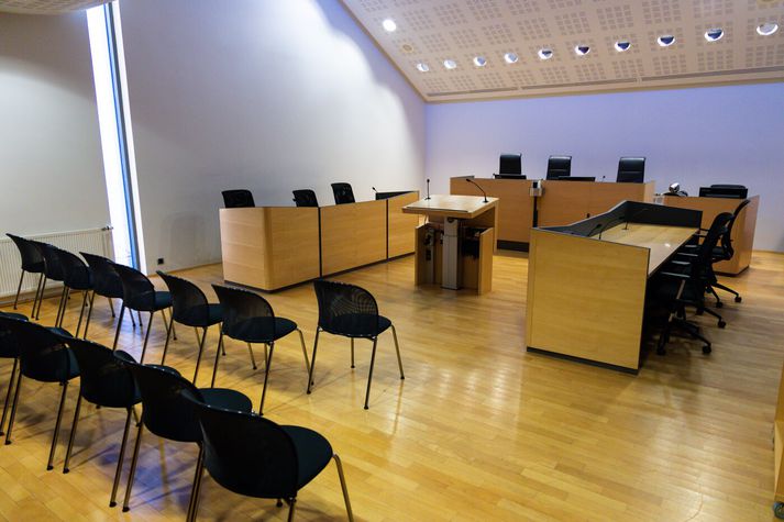 Aðalmeðferðin fer fram í sal 1 í Héraðsdómi Reykjaness. 