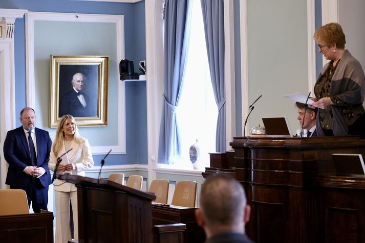 Þórunn þakkaði Áslaugu fyrir störf hennar.