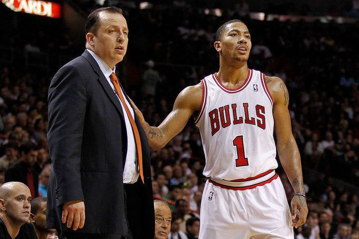 Derrick Rose og Tom Thibodeau þegar þeir unnu saman hjá Chicago Bulls. Leiðir þeirra liggja nú saman hjá þriðja félaginu.