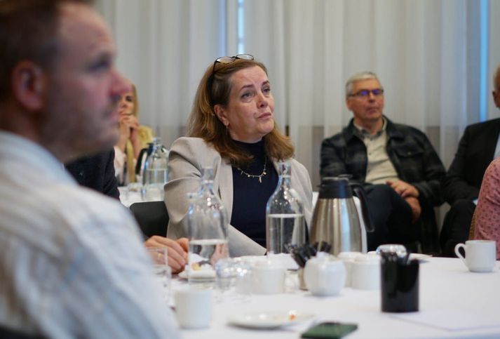 Svandís Svavarsdóttir, matvælaráðherra, fól fjórum starfshópum að vinna umfangsmikla úttekt á sjávarútvegi í fyrra. Niðurstöður þeirra liggja nú fyrir í viðamikilli skýrslu sem var kynnt í hádeginu.