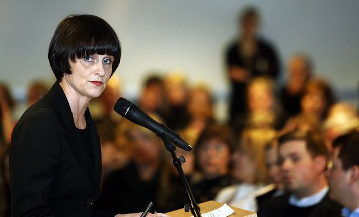 Mótmælendur hafa beint spjótum sínum að dómsmálaráðherra, eftir að ráðuneyti hennar vísaði fjórum hælisleitendum sem hingað höfðu komið til Grikklands.