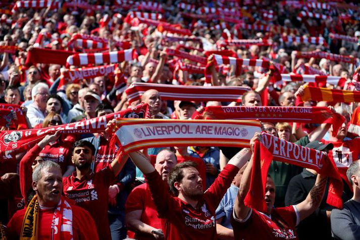 Stuðningsmenn Liverpool þekkja það vel að syngja saman „You'll never walk alone“ lagið.