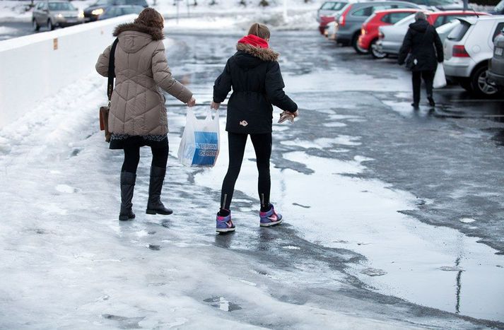 Það er betra að passa sig svo maður fljúgi ekki á hausinn.