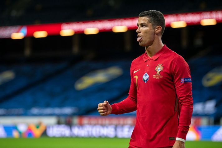 Cristiano Ronaldo fagnar marki gegn Svíum í kvöld, og hefur nú skorað 101 mark fyrir Portúgal.