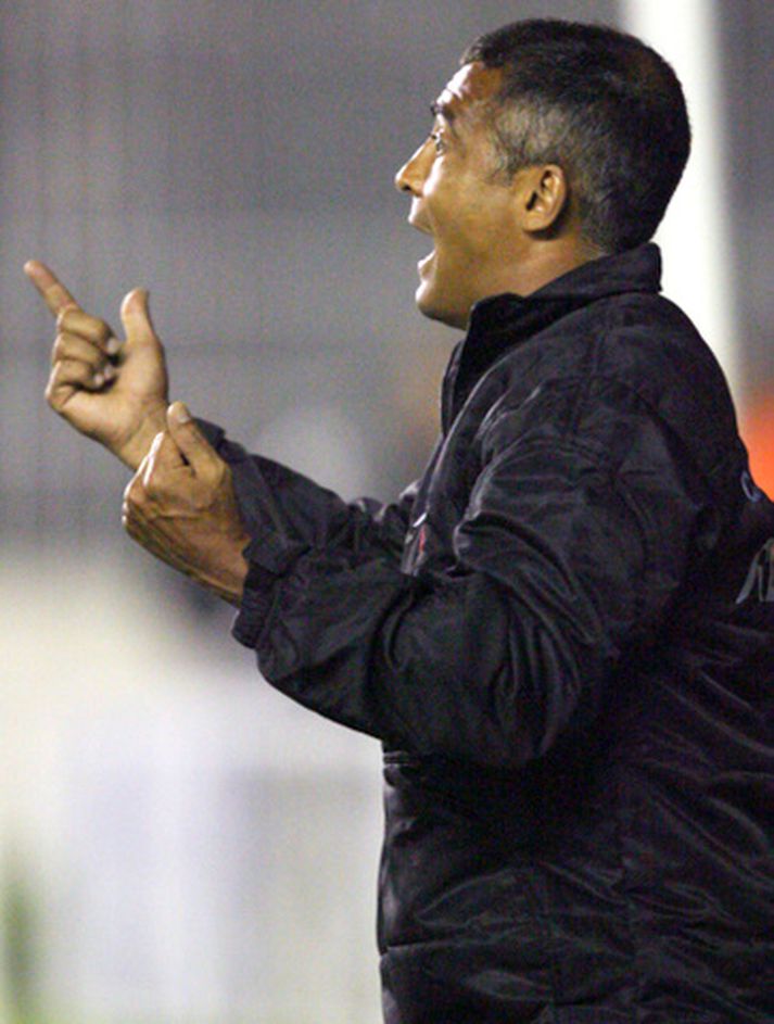 Romario á hliðarlínunni.