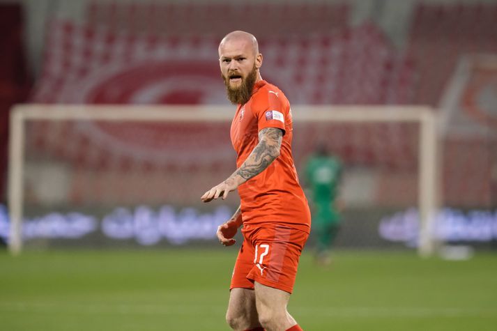 Aron Einar Gunnarsson og félagar í Al Arabi unnu í dag sinn fyrsta sigur í úrvalsdeildinni í Katar á tímabilinu.