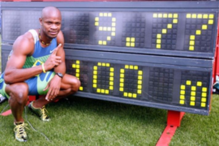 Asafa Powell hefur þrisvar hlaupið 100 metrana á 9,77 sekúndum