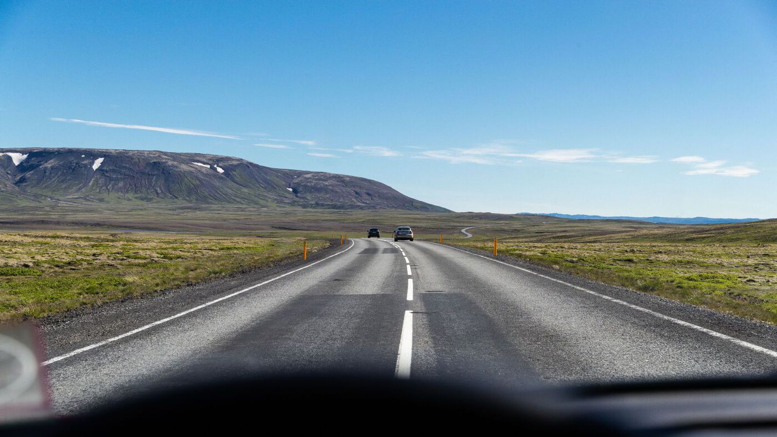 Var illa sofin og endaði á bíl úr gagn­stæðri átt