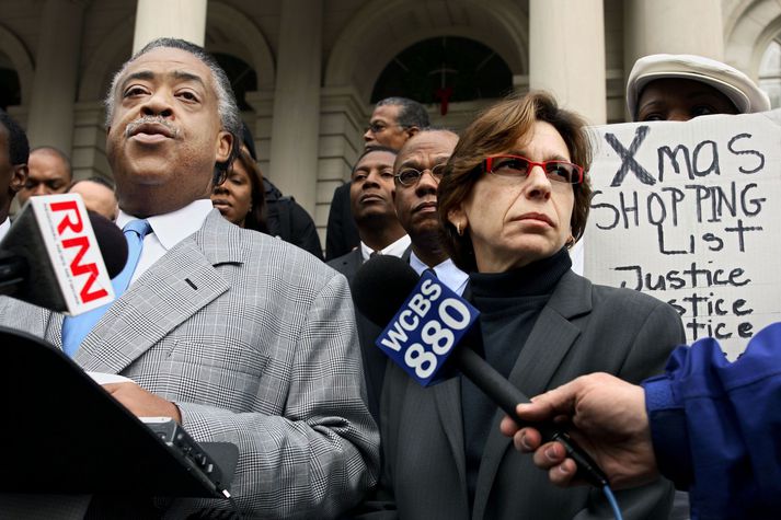 Al Sharpton Mótmælir drápi á óvopnuðum manni.