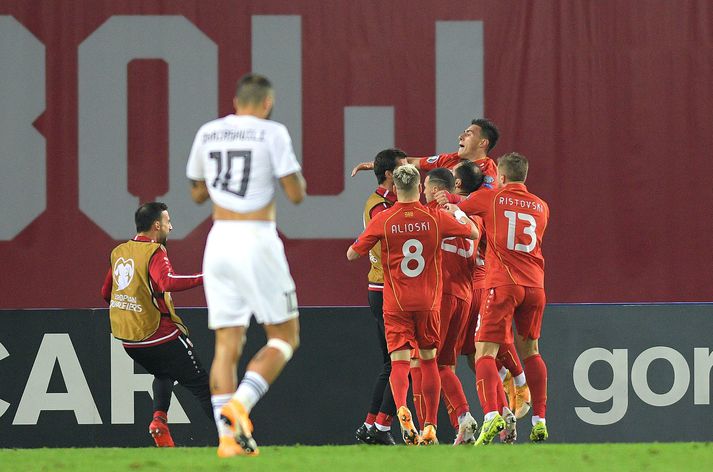 Leikmenn Norður-Makedóníu trylltust af fögnuði er Pandev skoraði.