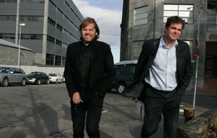 Jón Ásgeir Jóhannesson og Gunnar Sigurðsson koma af fundi í viðskiptaráðuneytinu.